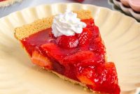Strawberry Jello Pie Recipe: Quick No-Bake Dessert