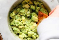 Simple 4-Ingredient Guacamole Recipe for Quick Fresh Flavor