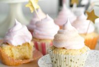 Champagne-Infused Meringue Cupcakes: Sparkling Party Dessert