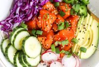 Spicy Salmon Sushi Bowl: Quick Sushi Bowl Recipe with Sriracha Mayo