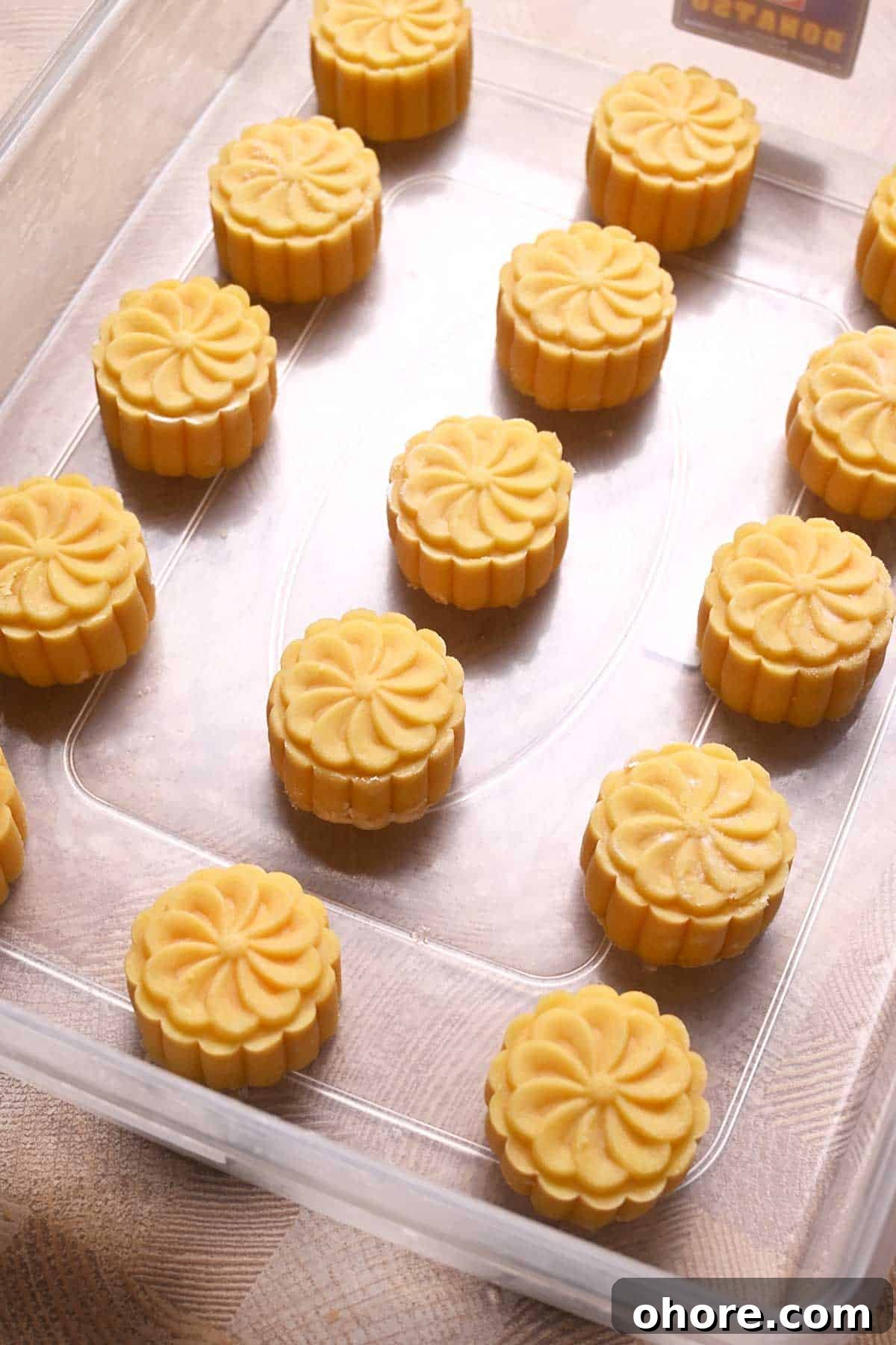 lava custard mooncake