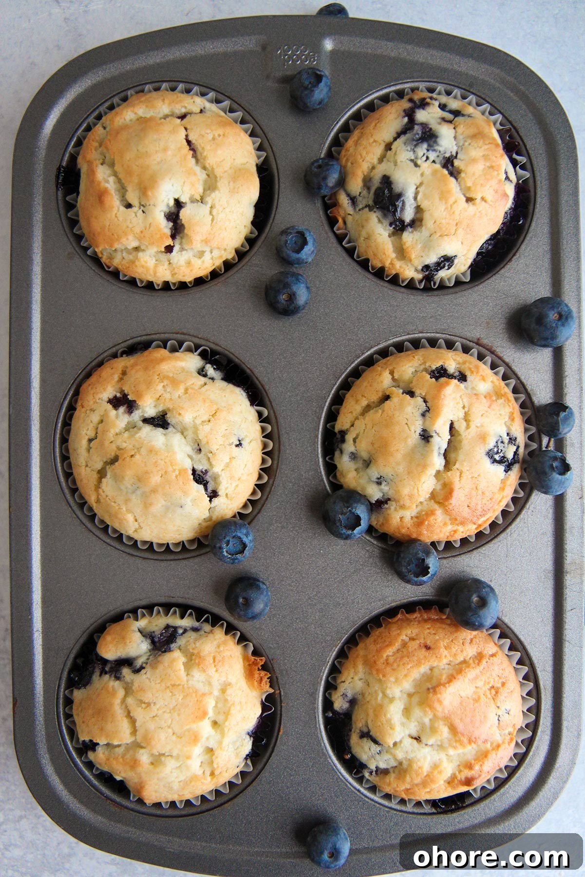 a muffin pan filled with 6 muffins.