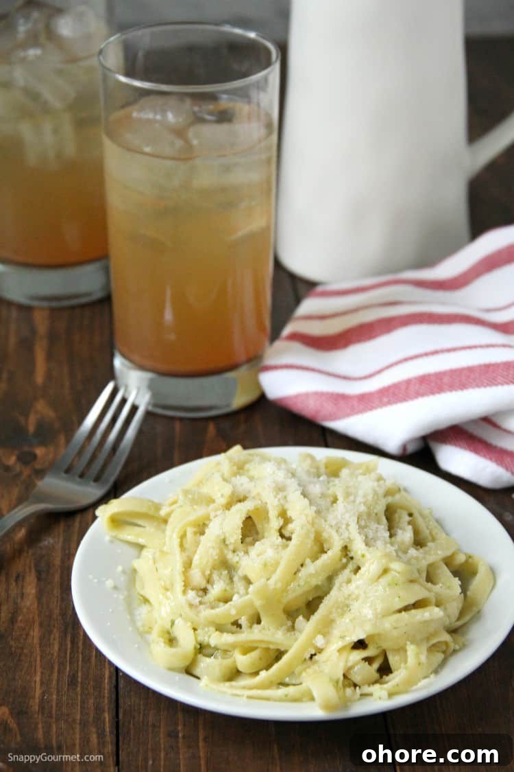 Pesto Alfredo, easy dinner recipe with fettuccine and homemade pesto alfredo sauce Pesto Alfredo fettuccine in bowl