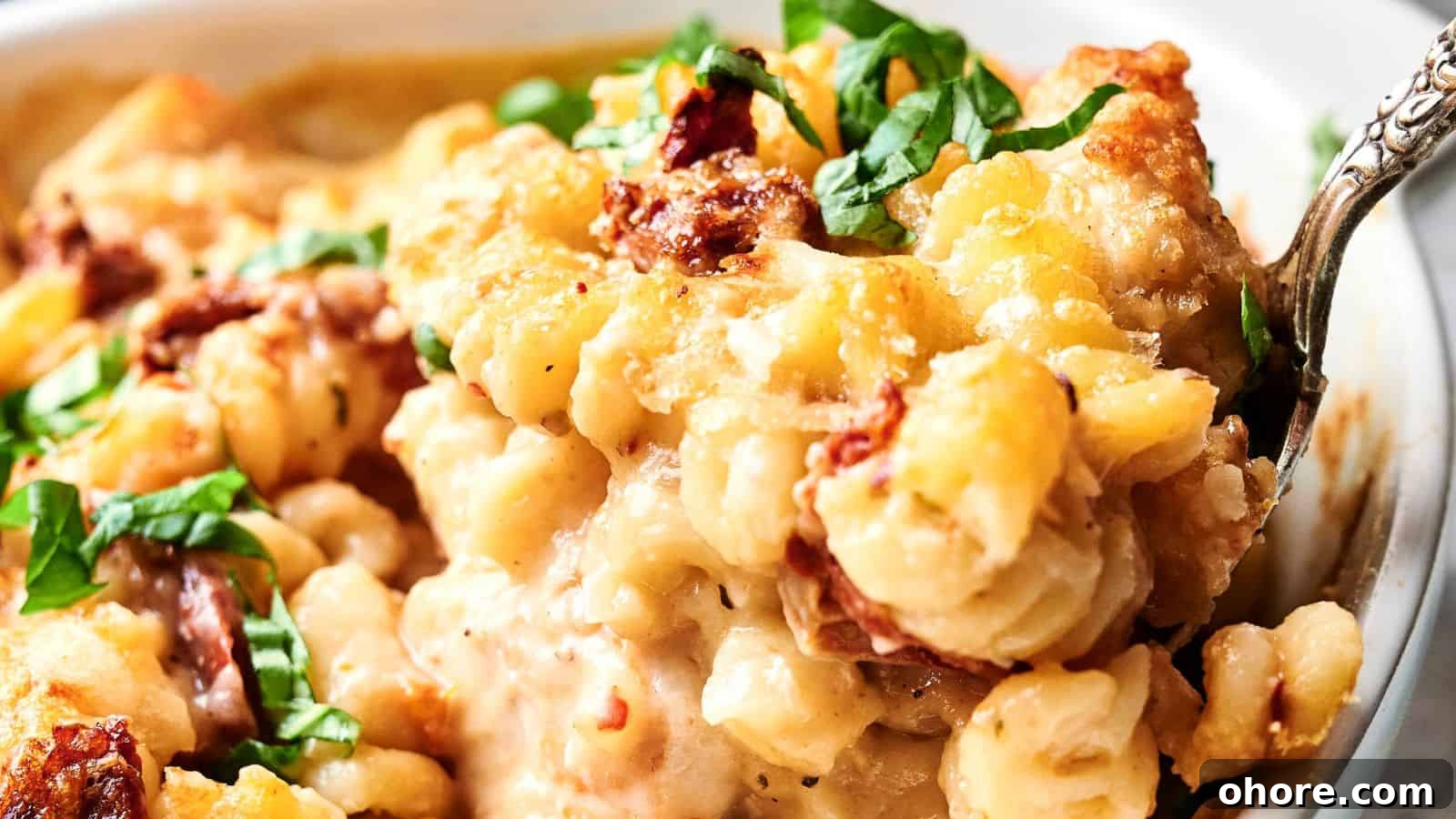 29 Cozy Air Fryer Casseroles for Warm January Dinners 7 Close-up of creamy macaroni and cheese with crispy topping, garnished with chopped green herbs and pieces of sun-dried tomatoes.