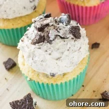 Classic Vanilla Cupcakes Recipe for Perfect Soft, Moist Cakes 9 COOKIES AND CREAM CUPCAKES