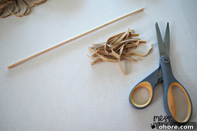 Creative Rubber Band Paintbrush Techniques for Stunning Art 4 scissors, cut rubber bands and dowel
