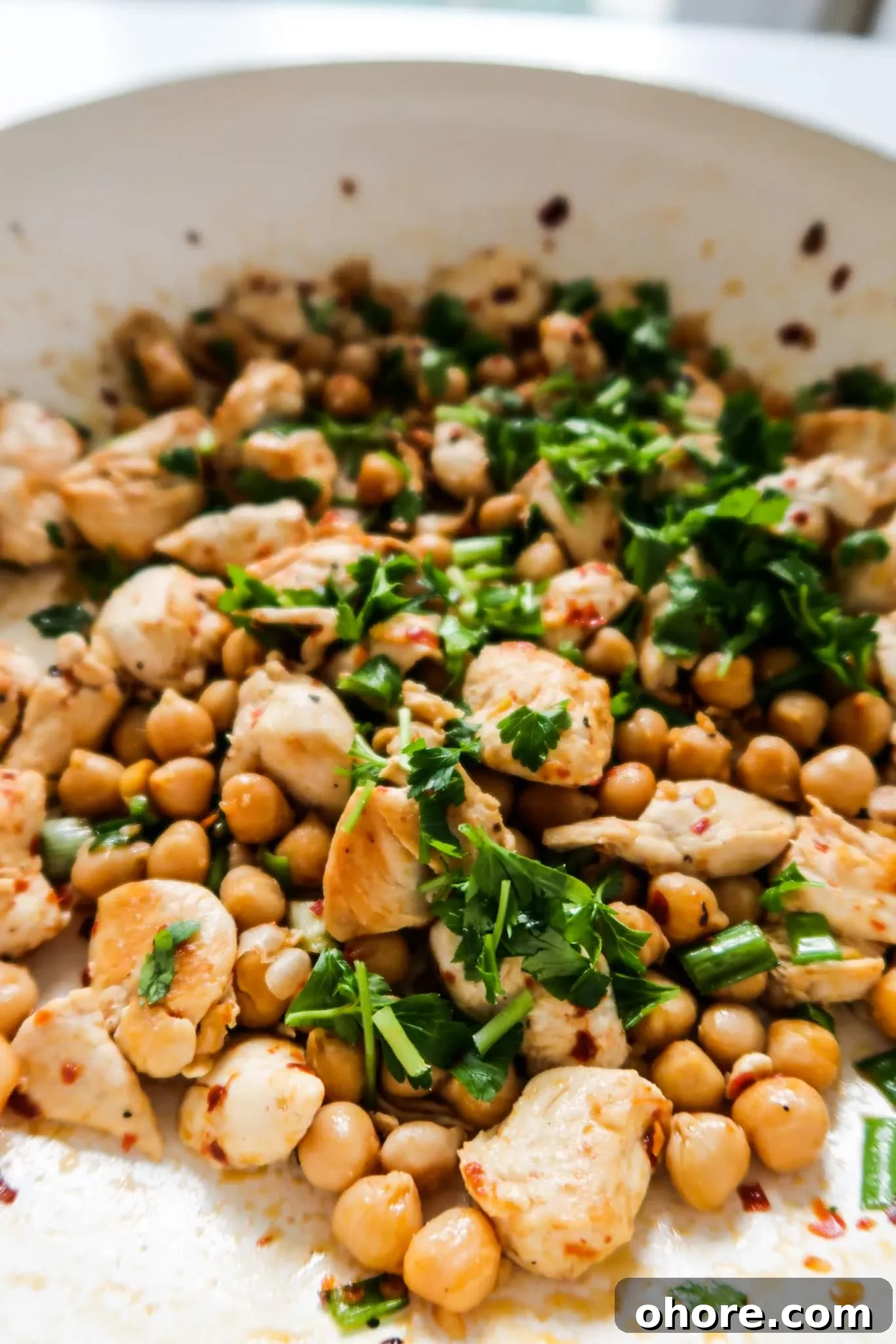 15-Minute Spicy Chicken and Chickpea Skillet (High-Protein, GF) 4 Quick one-pan chicken and chickpeas