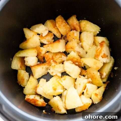Yes, you can make roasted potatoes in the pressurecooker. Cook first, roast second. Instant Pot Roasted Potatoes are a great side dish. Easy to make and super fast. Want to try?