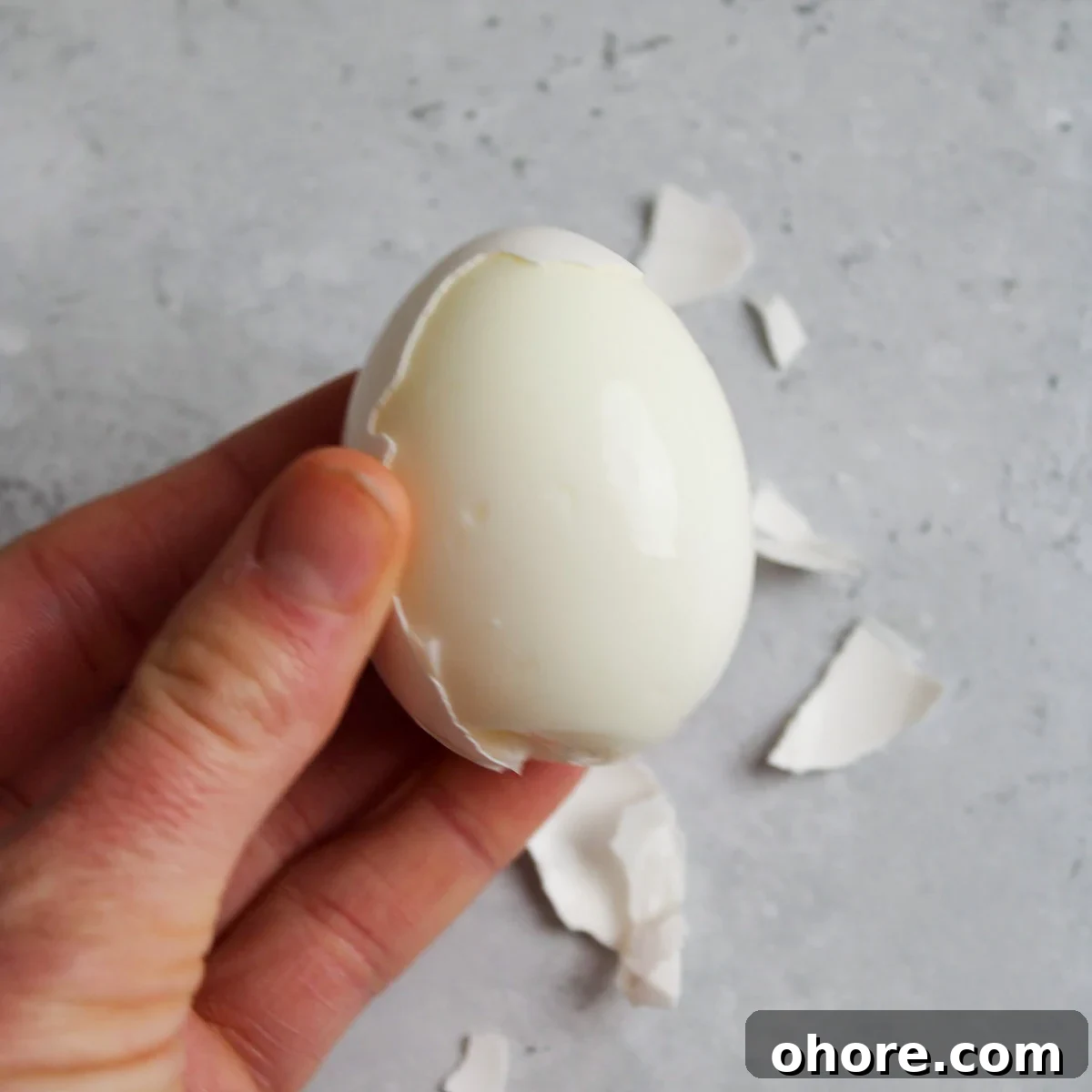 Perfect Jammy Eggs Recipe: Soft-Boiled Egg Guide 6 Peeling the cooked egg.