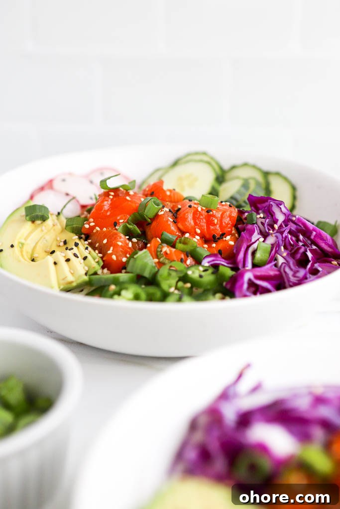 Spicy Salmon Sushi Bowl: Quick Sushi Bowl Recipe with Sriracha Mayo 4 wild salmon with avocado slices